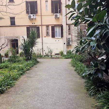 Cialdini 13 Rome Гостевой дом *