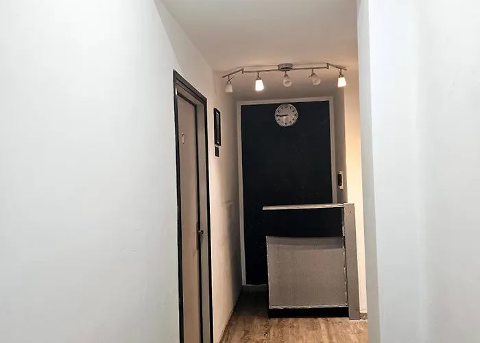 Pensión Cialdini 13 *