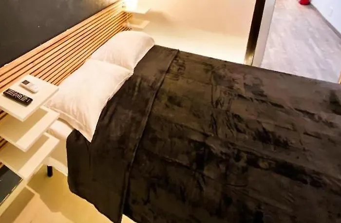 Pensión Cialdini 13 *