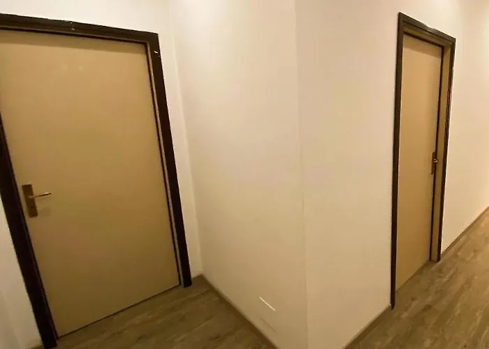 Pensión Cialdini 13 *