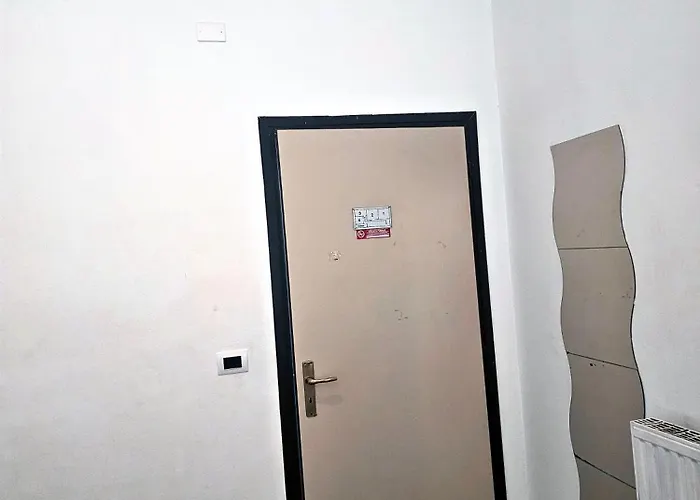 Pensión Cialdini 13 *